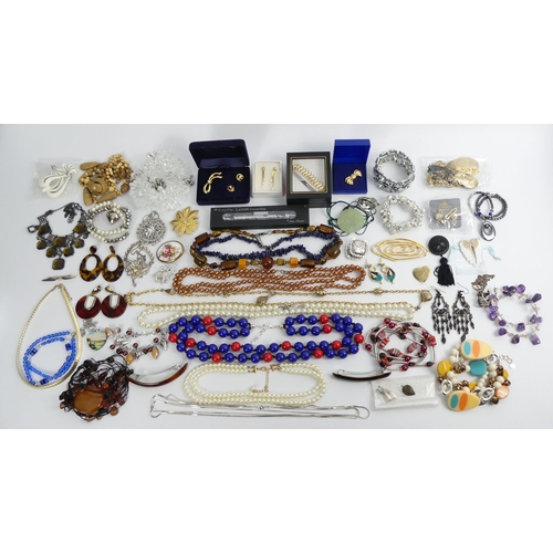 15 - A box of mixed costume jewellery, including bead necklaces, 2.3kg.