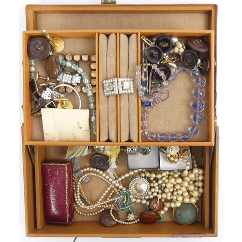 30D - A box of mixed costume jewellery, including silver rings and cufflinks.