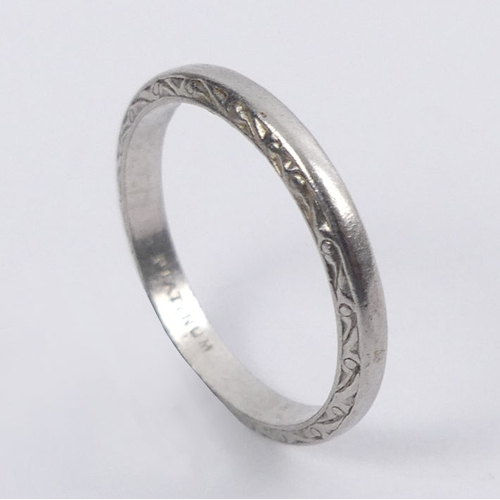 40C - Platinum wedding ring, 3.1 grams, 2.3mm, size K1/2.