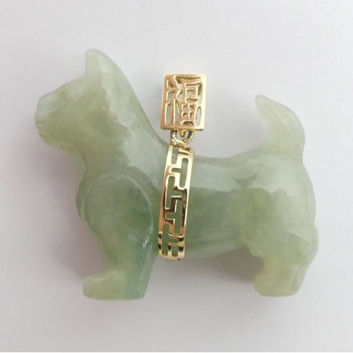 46 - Chinese jade and 14ct gold pendant in the form of a dog, 12 grams, 30mm x 28mm.