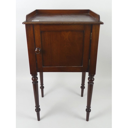 481 - A late Victorian mahogany pot cupboard, 75cm x 45cm x 36cm.
Collection own Courier Only.