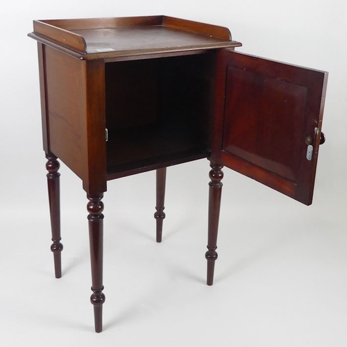 481 - A late Victorian mahogany pot cupboard, 75cm x 45cm x 36cm.
Collection own Courier Only.