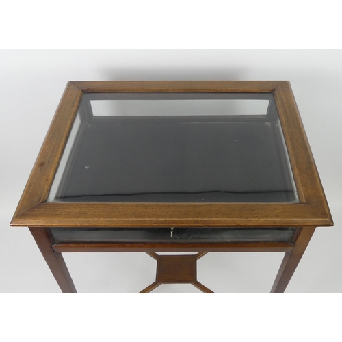 483 - An Edwardian mahogany table top display cabinet, 63cm x 50cm x 40cm.
Collection own Courier Only.