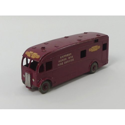 396 - A boxed Dinky Toys No 581 horsebox.