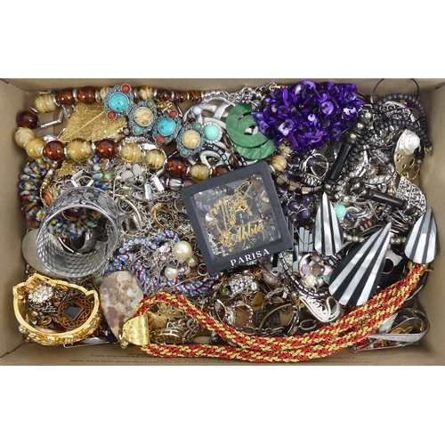 49 - A box of good costume jewellery, including Wedgwood cufflinks and silver rings.