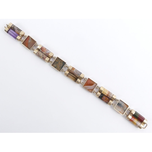 60E - A Victorian Scottish hardstone and gold bracelet, 30 grams, 20 cm x 13.6 mm.