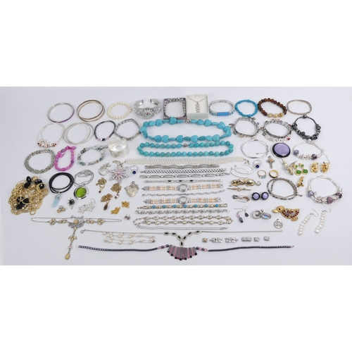 90 - A box of good costume jewellery, including silver items and stone set brooches along with Lola Rose ... 