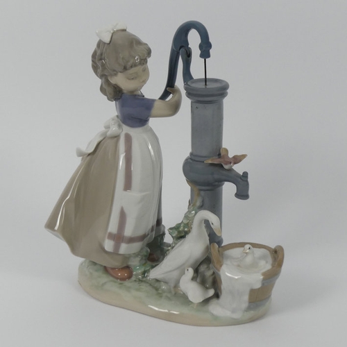 315 - A Lladro figure 5285 'Summer of the Farm', 24cm x 19cm.