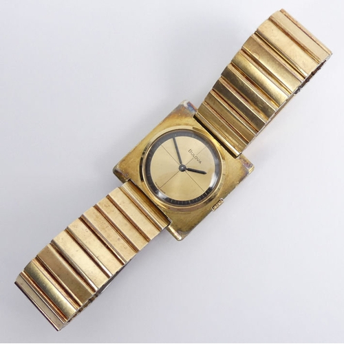 102 - A vintage gold tone Bulova gents, manual wind movement watch, 30mm sq.
Condition Report: In working ... 