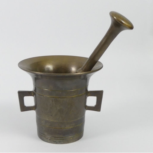 316 - A bronze Pestle & Mortar of European origin.
Size: 21 cm high x 12 cm wide.