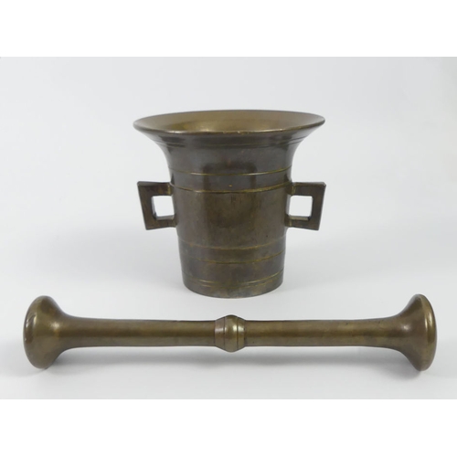 316 - A bronze Pestle & Mortar of European origin.
Size: 21 cm high x 12 cm wide.