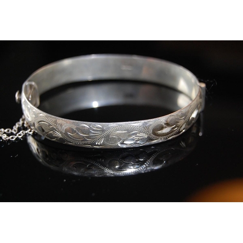88 - Silver bangle - 29.5 g