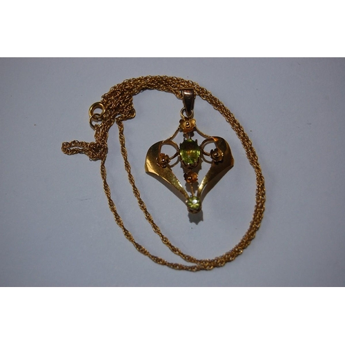 90 - 9ct. gold Art Nouveau peridot necklace