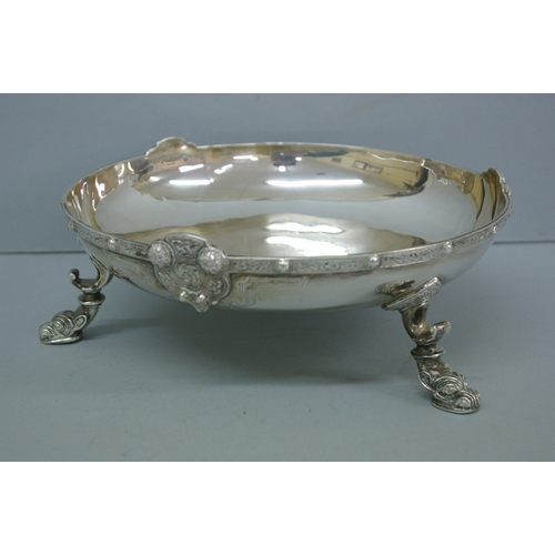 2 - Silver fruit bowl with Norse decoration to border and legs. Birmingham 1953. 22 ozt. Maker A. Bro. L... 