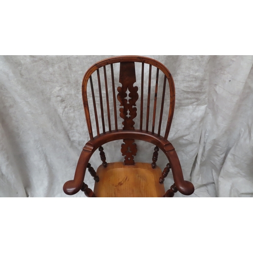 219 - Good quality Victorian yew wood comb back Windsor chair with pierced splat back, solid seat, turned ... 