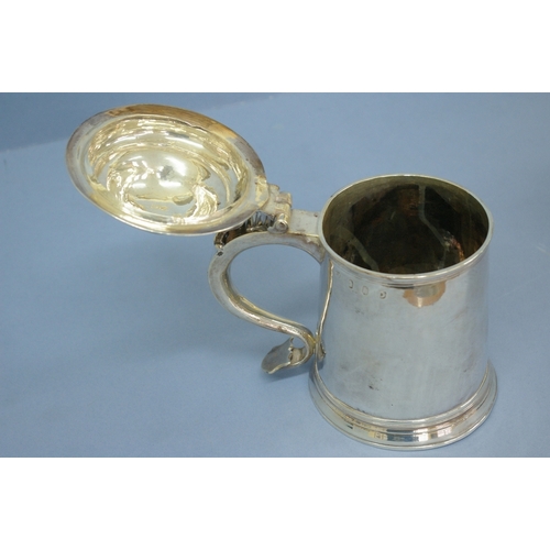 37 - Queen Anne silver pint tankard with dome cover, scroll thumb piece. Exeter 1704. 16 ozt. Ht. 5.75 in... 