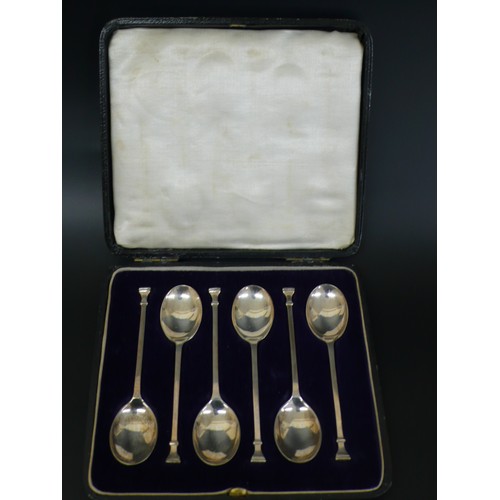 204 - A set of six silver seal top teaspoons, London 1924 maker David L Fullerton - cased