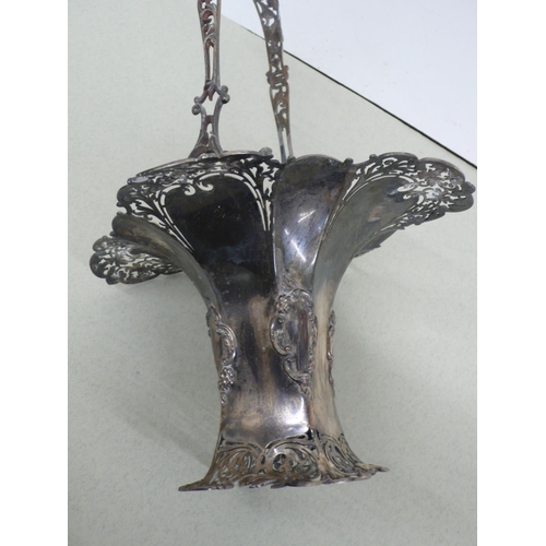 13 - Edwardian silver vase in the form of a flower basket with pierced handle and borders - Sheffield 190... 