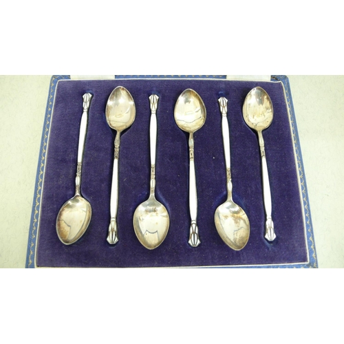 37 - Pretty cased set of silver and enamel coffee spoons with decoration of flowers - Birmingham 1962 - M... 