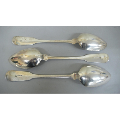 90 - Set of three GIII Irish silver fiddle pattern serving spoons (crested) Cork circa. 1907 - 6.5 ozt - ... 