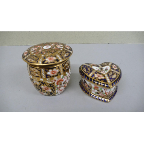 107 - Two Royal Crown Derby boxes with covers in the Imari pattern.  Heart shaped 1939, Drum 1917 - talles... 