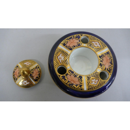 109 - Royal Crown Derby Imari pattern inkwell - diam. 3 ins - 1909