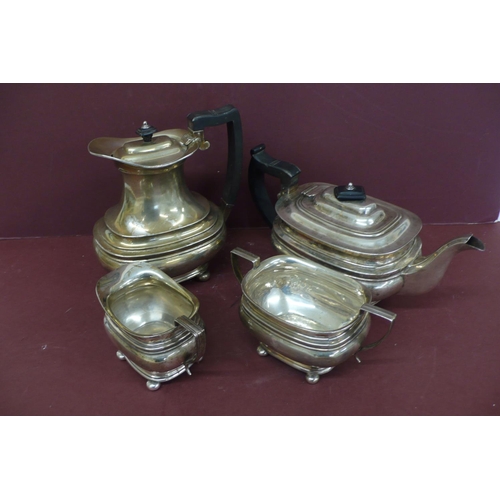 271 - GV silver four piece tea service of oval form on ball feet - Sheffield 1915 - 54 ozt - Maker Mappin ... 