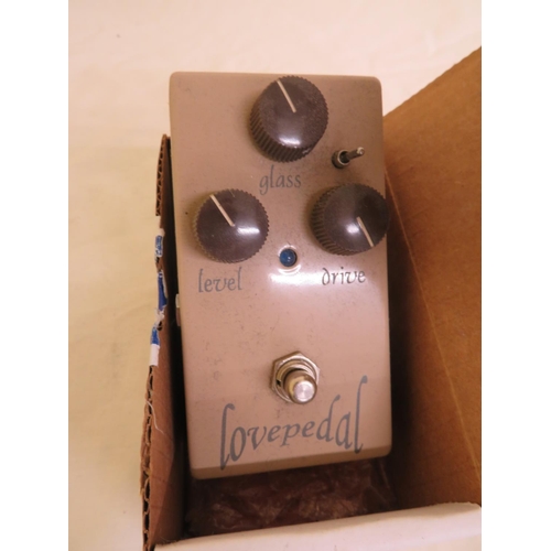 54 - Guitar effects pedal - Lovepedal