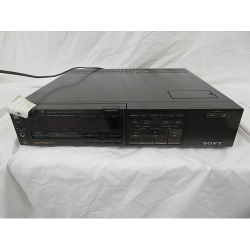 176 - Sony SL-HF950 Cassette Recorder