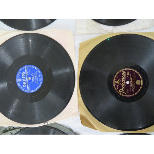 43 - Hard flight case containing many 78 RPM discs