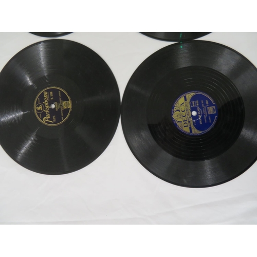 43 - Hard flight case containing many 78 RPM discs