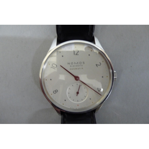 108 - Gents Nomos Glashütte Neomatik, 27 rubine No.10942 SS Wristwatch with original black leather strap. ... 