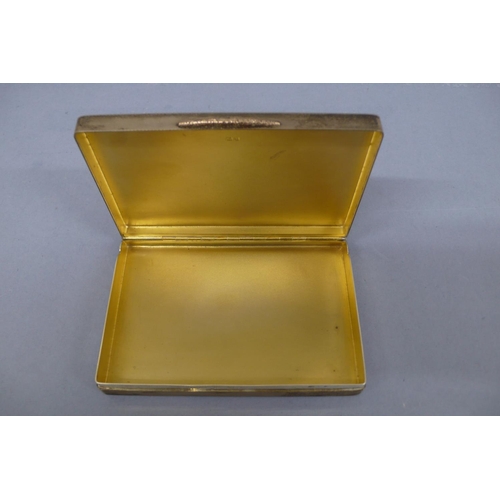 171 - Good Quality Silver cigarette case with machine turned decoration and gold clasp. London 1932, maker... 
