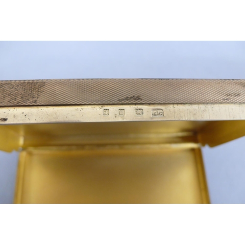 171 - Good Quality Silver cigarette case with machine turned decoration and gold clasp. London 1932, maker... 
