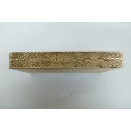 171 - Good Quality Silver cigarette case with machine turned decoration and gold clasp. London 1932, maker... 
