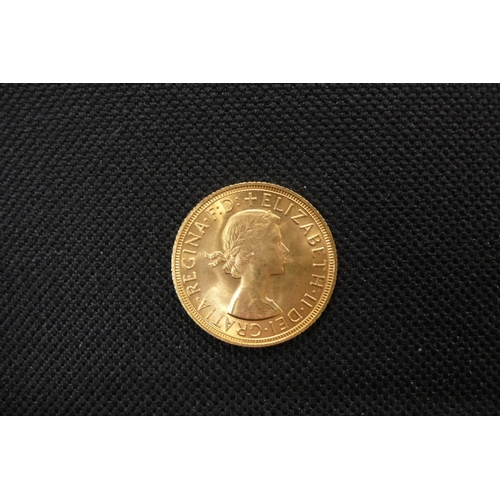 28 - 1959 Elizabeth II  UK Gold sovereign EF, S4125