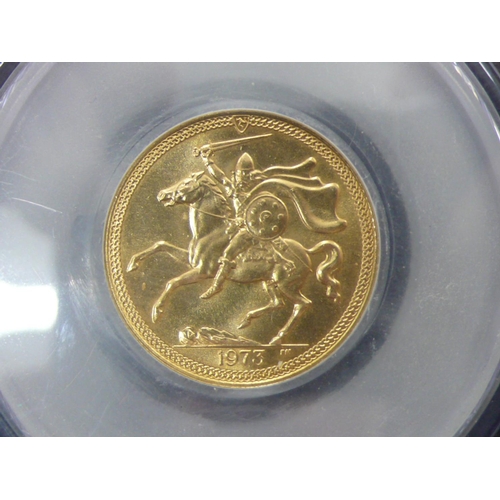 49 - 1973 Elizabeth II Isle of Man Gold sovereign, UNC, slab