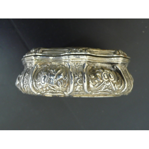 229 - 19th/20thC Continental .800 chased silver snuff box, width 2.75ins, 3.5ozt