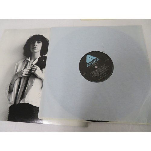 30 - Patti Smith vinyl - Horses (AL 4066 black label with blue ARISTA Logo), Set Free (ARIST 12197) & Glo... 