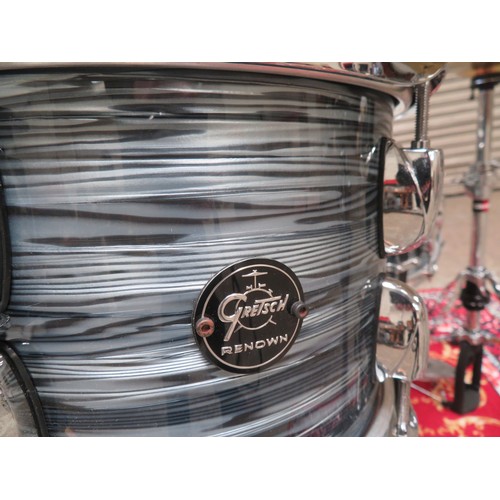 61 - Gretsch Renown grey pearl drumkit, including snare with stand, three tomtoms including floor tom, hi... 