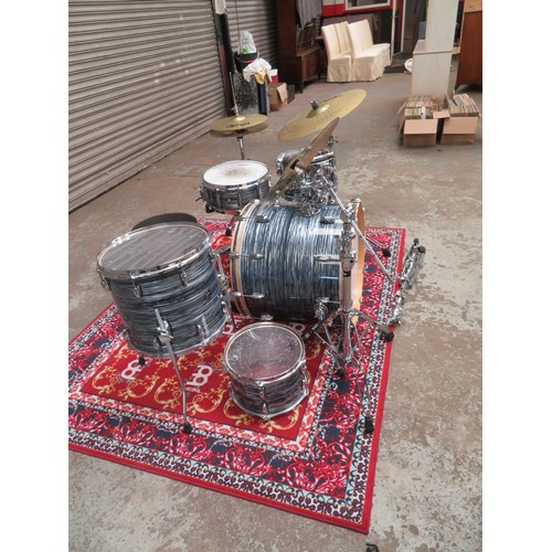 61 - Gretsch Renown grey pearl drumkit, including snare with stand, three tomtoms including floor tom, hi... 