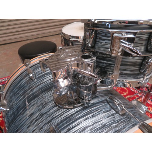 61 - Gretsch Renown grey pearl drumkit, including snare with stand, three tomtoms including floor tom, hi... 