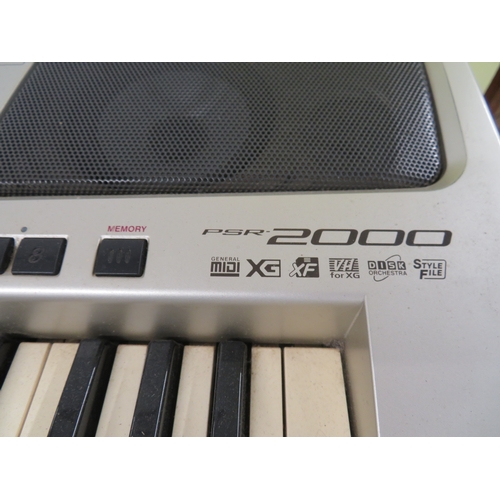 193 - Yamaha PSR 2000 keyboard