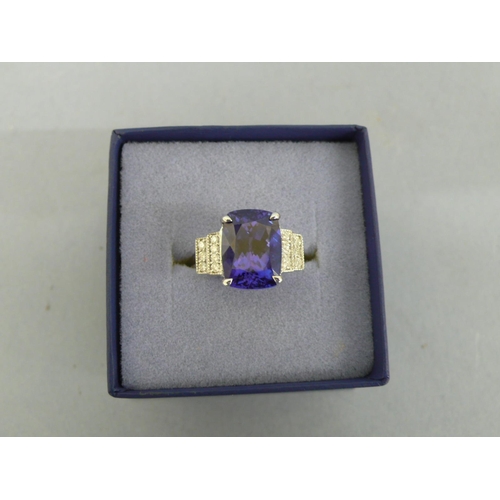 136 - Good 18ct white gold Art Deco style cushion cut tanzanite ring with diamond shoulders, tanzanite app... 