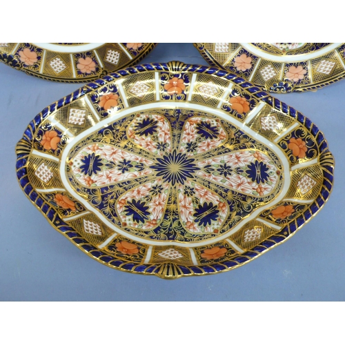 262 - Royal Crown Derby Imari cigar leaf pattern oval fruit dish plus two dessert plates, dish - 1919 leng... 