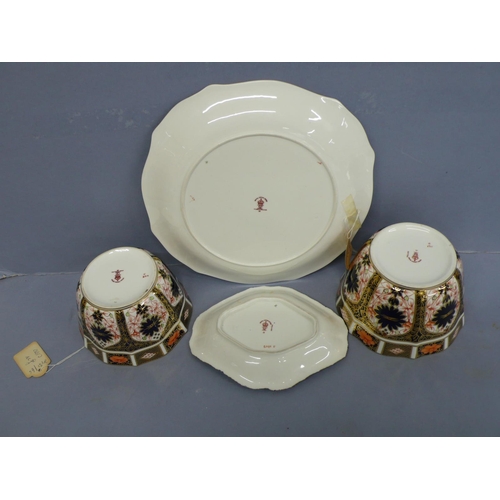 264 - Four pieces of Royal Crown Derby Imari cigar leaf pattern - Plate C1940 8.75ins, two fluted bowls C1... 