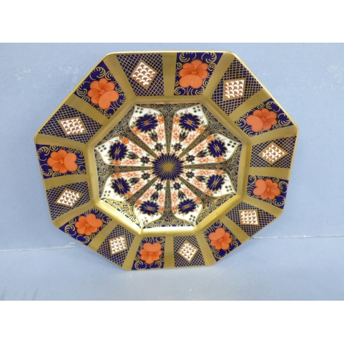 265 - Royal Crown Derby Imari cigar leaf pattern octagonal plate - 8.75ins and two pentagonal curved vases... 