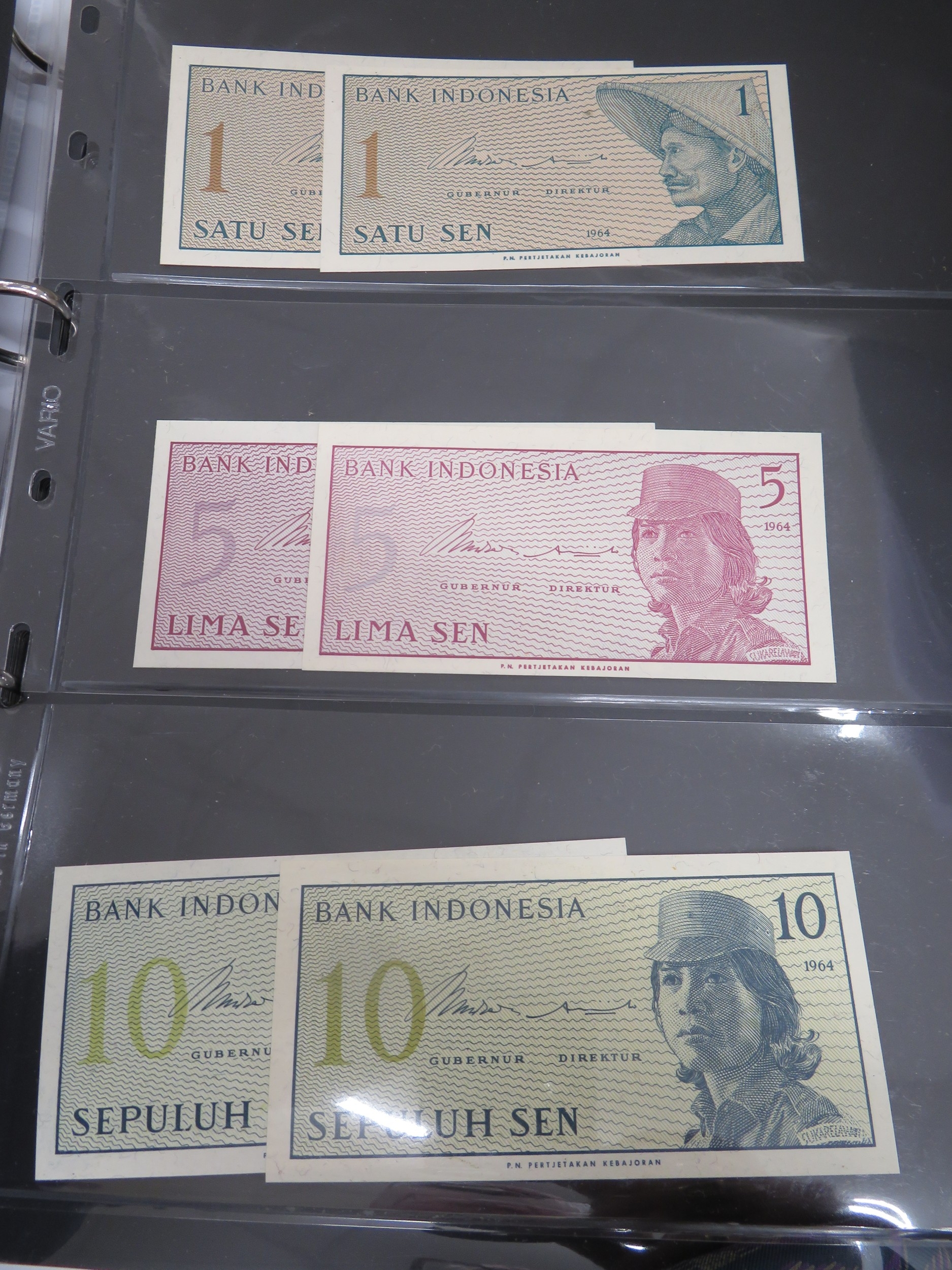 A folder of worldwide bank notes