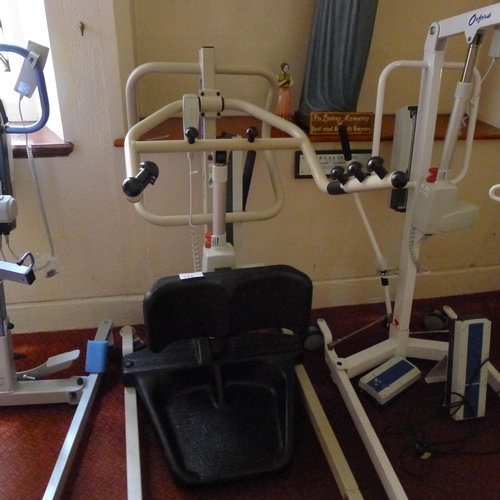 174 - An invacare Reliant 350 patient hoist/lift, no charger included (This lot has been tested & is in wo... 