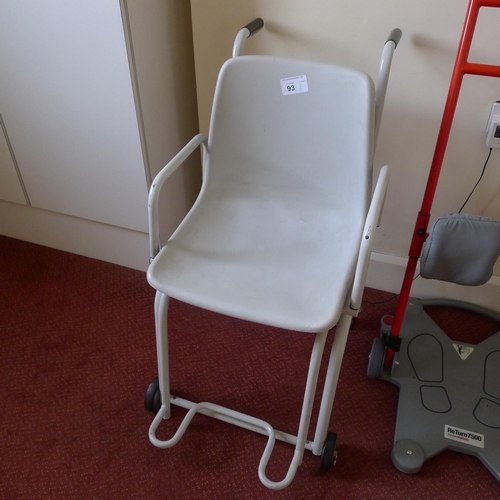 93 - A Seca electrically powered patient's weighing chair (This lot has been tested & is in working order... 